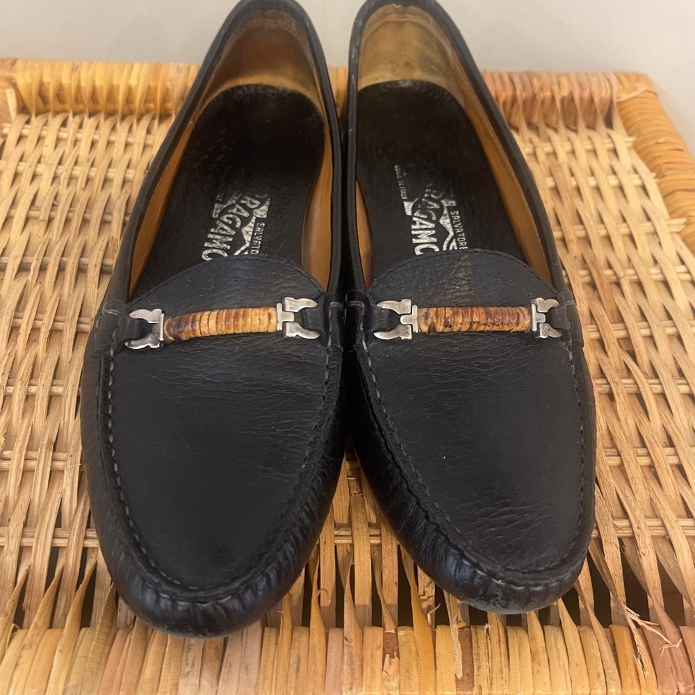 Ferragamo Women's driving loafer size 8 narrow